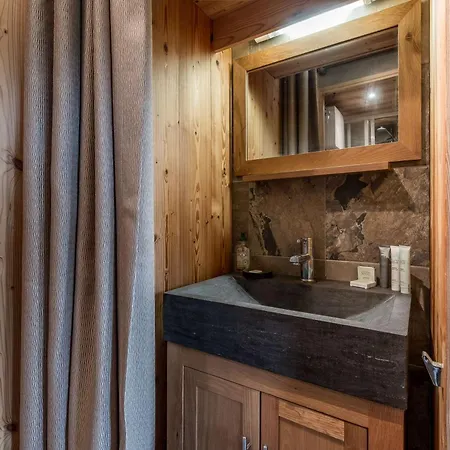 Apartment Centre Station 1850, 2 Espaces, 4 A 6 Personnes, Skis Aux Pieds, Wifi, Parking - Fr-1-631-216 *